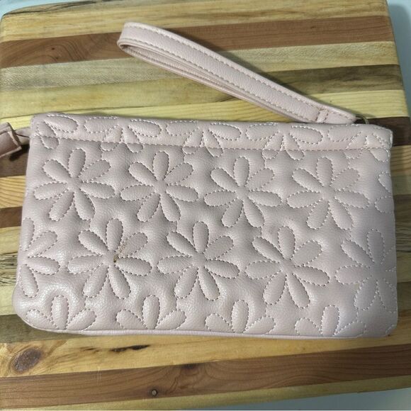 Betsey Johnson Pink Quilted Daisy Wristlet Girly Large Wallet - Picture 3 of 6